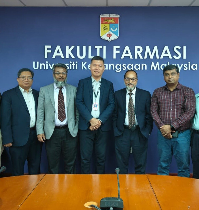 Group photo at UKM Faculty of Pharmacy