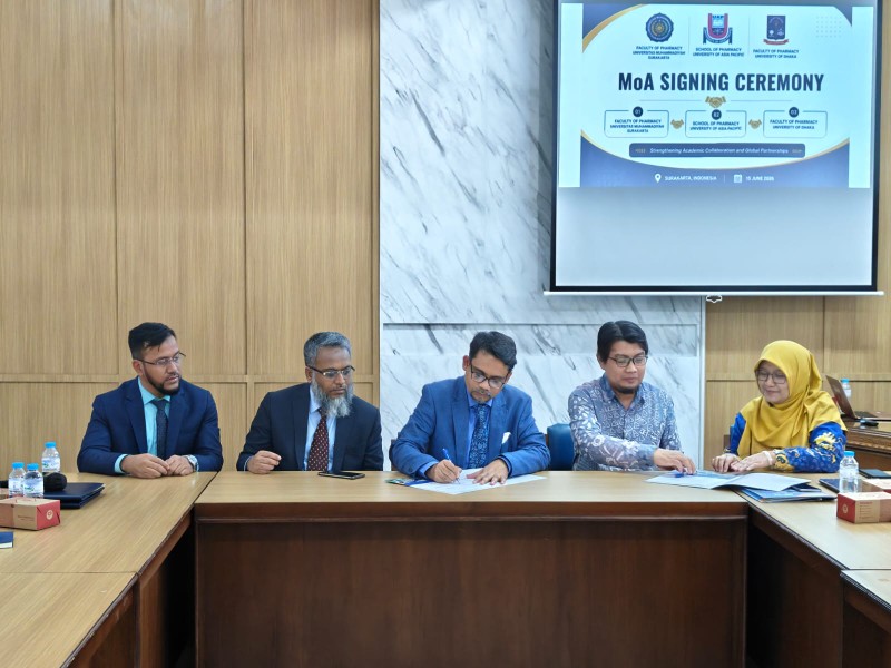 MoA signing with Faculty of Pharmacy, UMS
